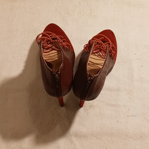 Penny loves kenny shoe size 9. - Picture 5 of 6